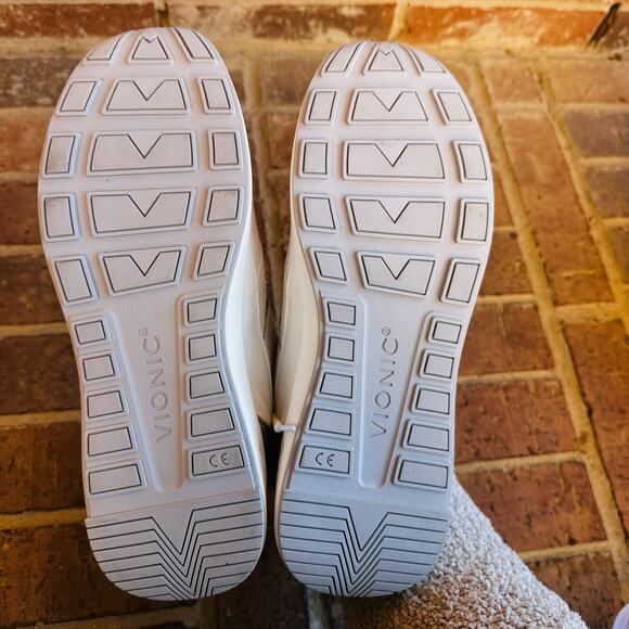 Men's Vionic Light Grey Athletic Sneakers - Picture 7 of 9